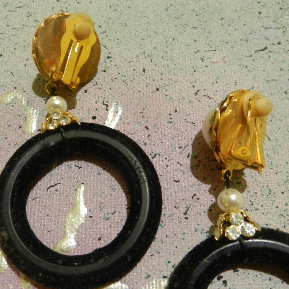 VTG Contempo hoop clip earrings black velvet pearlcore drop and dangle sparklers